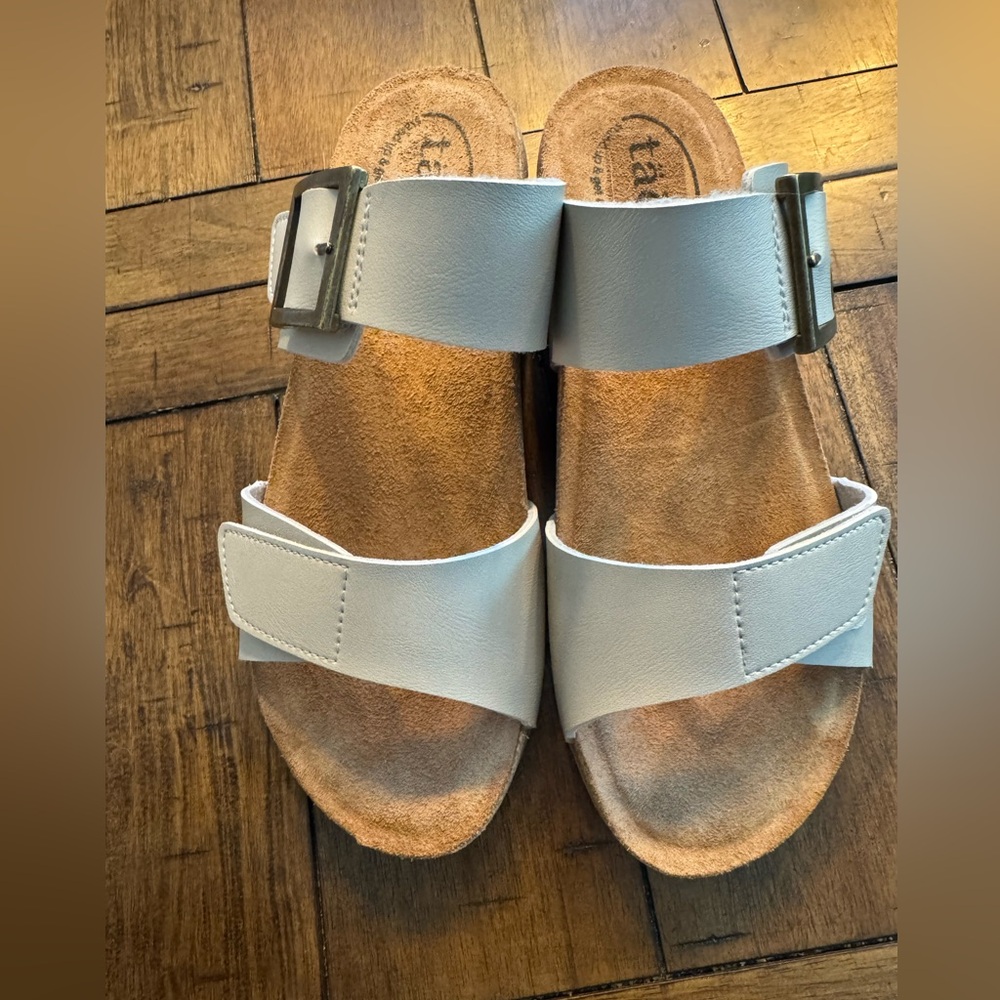 Taos My Dear sandals. W 9-9.5 NWOB/NWOT.